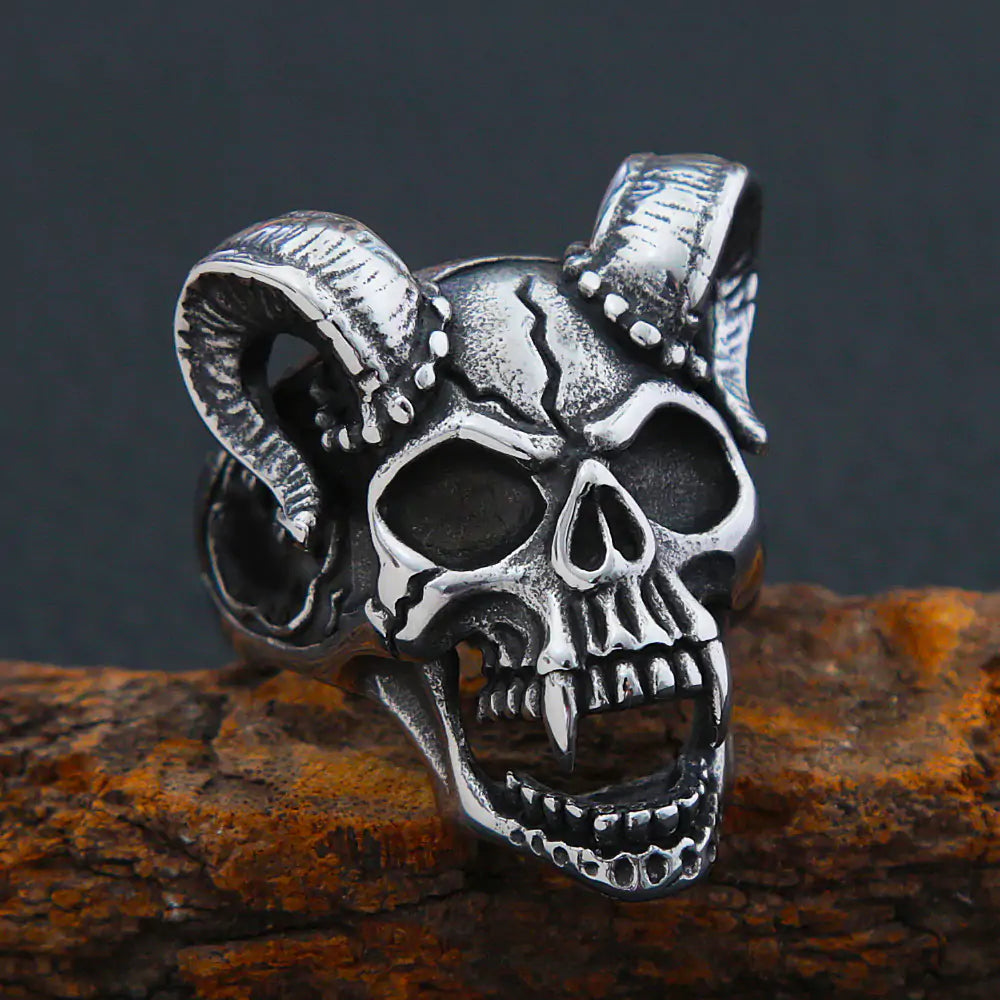 Gothic Vampire Skull Ring - Yurei Works