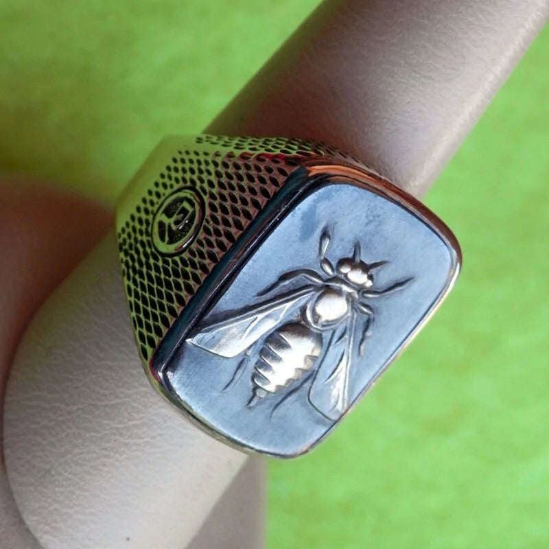 Signet Bee Ring (Class Ring Style) - Yurei Works