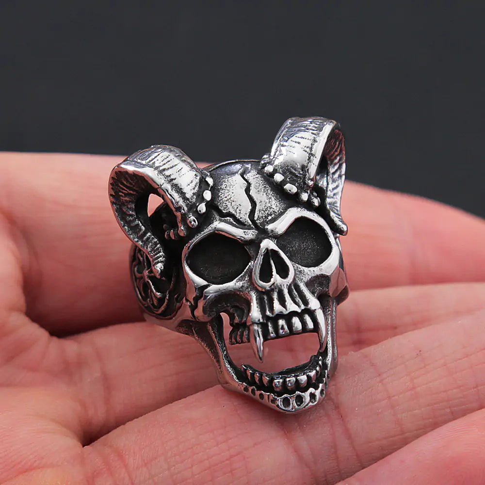 Gothic Vampire Skull Ring - Yurei Works