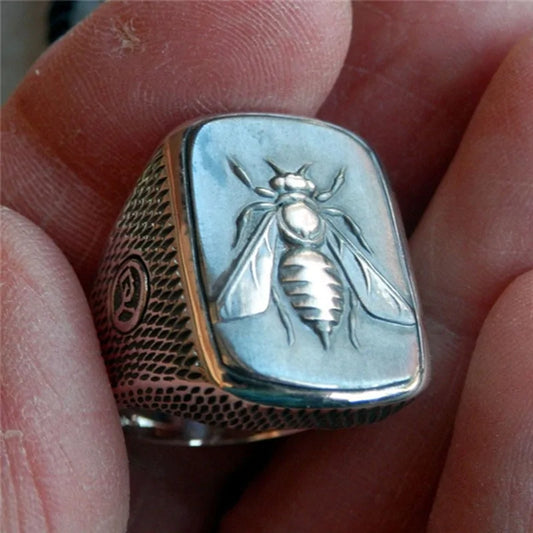 Signet Bee Ring (Class Ring Style) - Yurei Works